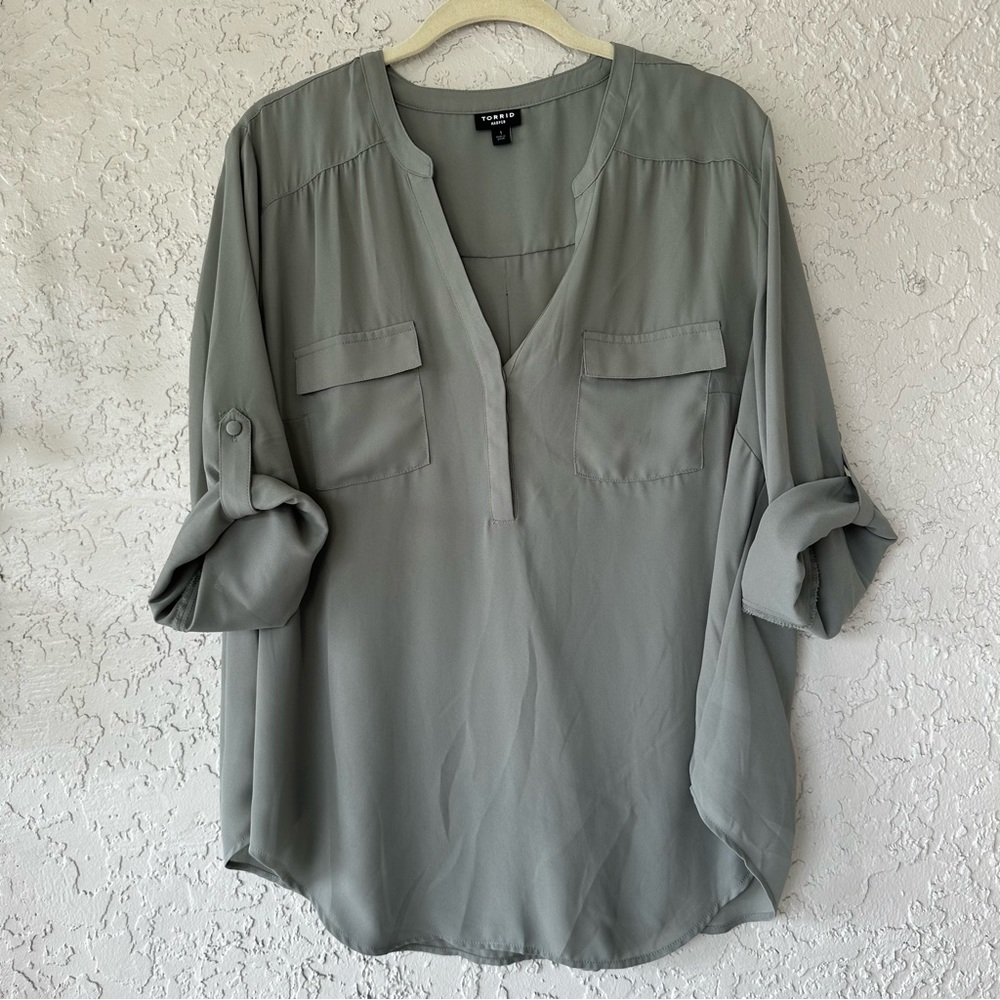 Torrid Harper Georgette Pullover 3/4 Sleeve Blouse size 1 sage green